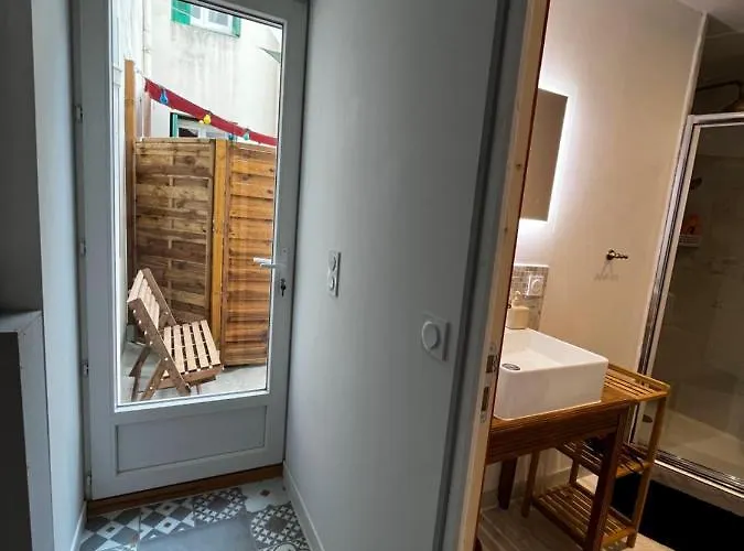 Escapade Dans Grand T2 De Charme Avec Terrasse - Proche Gare Et Centre