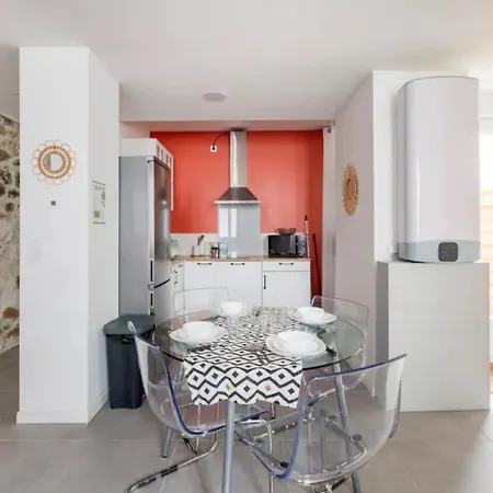 Apartment Escapade Dans Grand T2 De Charme Avec Terrasse - Proche Gare Et Centre