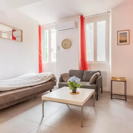 Apartment Escapade Dans Grand T2 De Charme Avec Terrasse - Proche Gare Et Centre