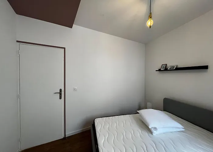 Escapade Dans Grand T2 De Charme Avec Terrasse - Proche Gare Et Centre