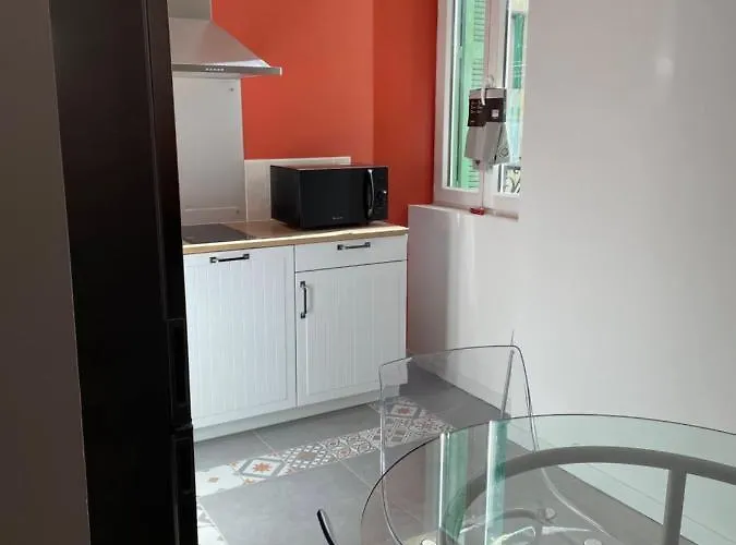 Escapade Dans Grand T2 De Charme Avec Terrasse - Proche Gare Et Centre