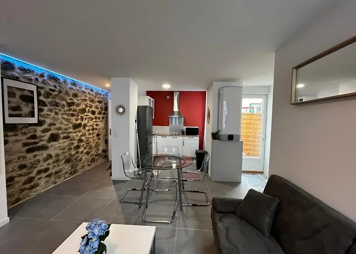 Escapade Dans Grand T2 De Charme Avec Terrasse - Proche Gare Et Centre